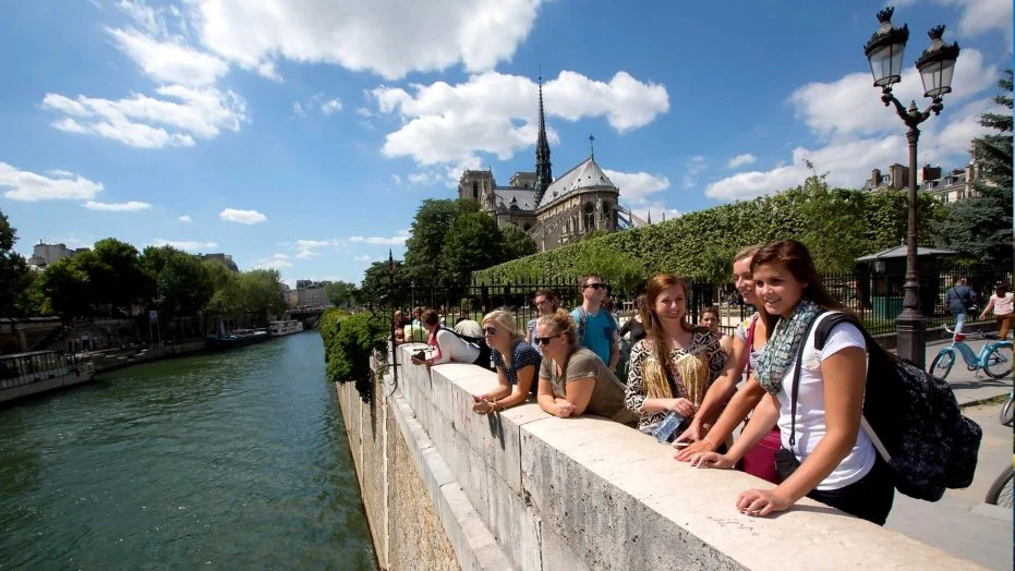 Exploring World Wonders Through Family Educational Tours